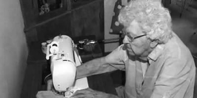 Senhora de 99 anos faz um vestido por dia para crianças da África