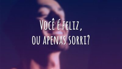 Você é feliz, ou apenas sorri?