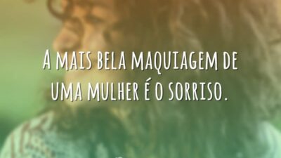 A mais bela maquiagem de uma mulher é o sorriso.