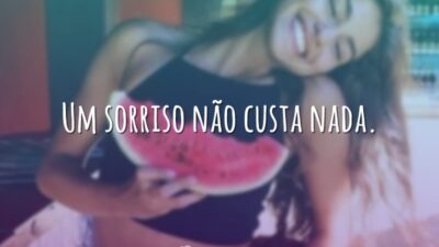 Um sorriso não custa nada.