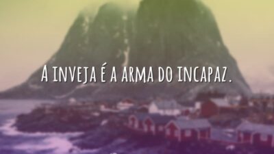 A inveja é a arma do incapaz.