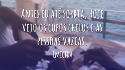 Antes eu até sorria, hoje vejo os copos cheios e as pessoas&hellip;