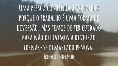 Uma pessoa continua a trabalhar