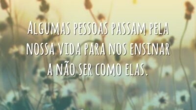 Algumas pessoas passam