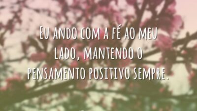 Eu ando com a fé ao meu lado, mantendo o pensamento positivo&hellip;