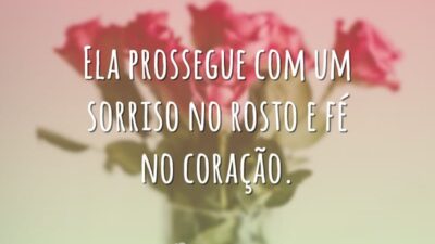 Ela prossegue com um sorriso no rosto e fé no coração.