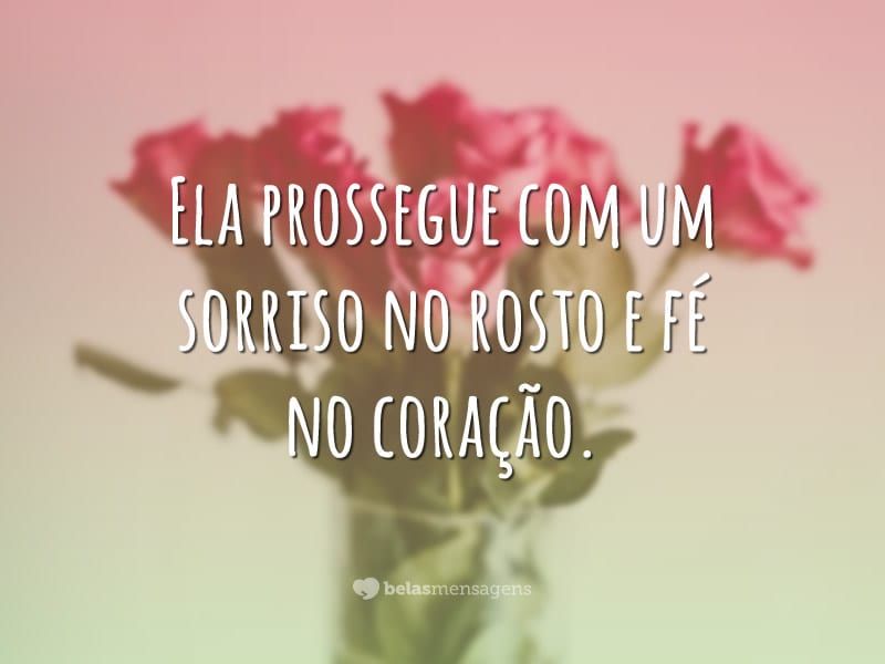 Ela prossegue com um sorriso no rosto e fé no coração.