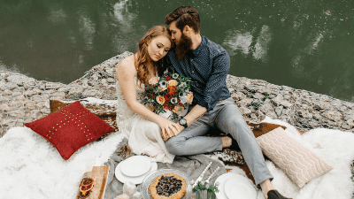60 frases românticas para status que celebram a beleza do amor