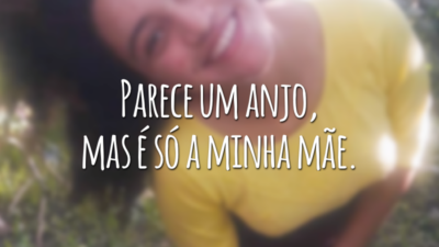 Parece um anjo, mas é só a minha mãe.