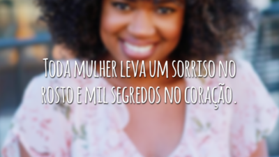 Toda mulher leva um sorriso no rosto e mil segredos no coração.