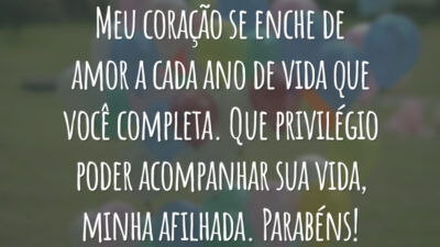 Meu coração se enche de amor a cada ano de vida que você completa. Que privilégio poder acompanhar sua vida, minha afilhada. Parabéns!