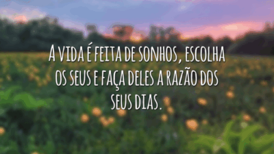 Se alguém avança com confiança na direção de seus sonhos e se esforça para viver a vida que imaginou, encontrará um sucesso inesperado nas horas comuns.