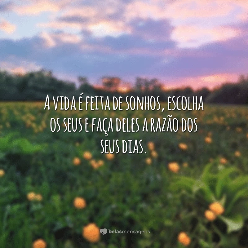 Se alguém avança com confiança na direção de seus sonhos e se esforça para viver a vida que imaginou, encontrará um sucesso inesperado nas horas comuns.