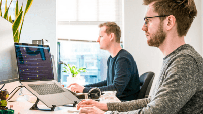 35 frases de bom trabalho para compartilhar apenas boas vibrações