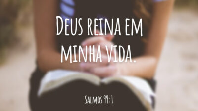 Deus reina em minha vida.