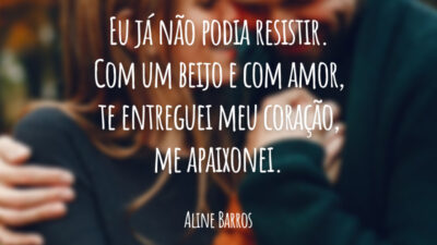 Eu já não podia resistir. Com um beijo e com amor, te entreguei meu coração, me apaixonei.