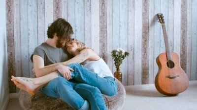 40 frases de músicas românticas para embalar o seu relacionamento