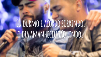 Eu durmo e acordo sorrindo, o dia amanheceu tão lindo.