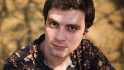 25 frases de Victor Heringer que revelam seu dom com as palavras