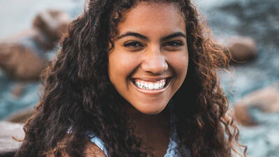 50 frases de sorriso lindo para elogiar alguém hoje
