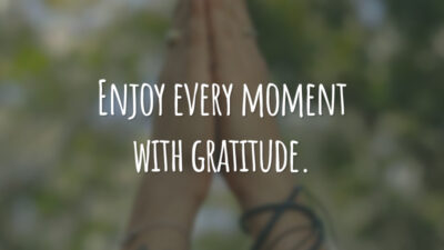 Enjoy every moment with gratitude.
(Aproveite cada momento com gratidão.)