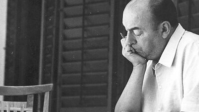 40 frases de Pablo Neruda para sentir o amor como se fosse primavera