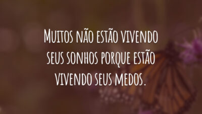 Muitos não estão vivendo seus sonhos porque estão vivendo seus medos.