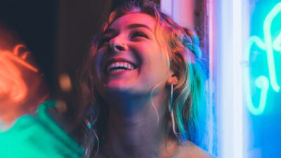 50 frases de solteira feliz para quem ama a própria companhia
