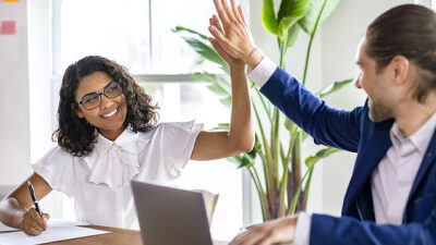 30 frases para amigo de trabalho que demonstram admiração e carinho