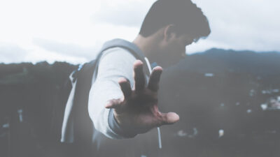 45 frases de amizade falsa para acabar com essa relação tóxica