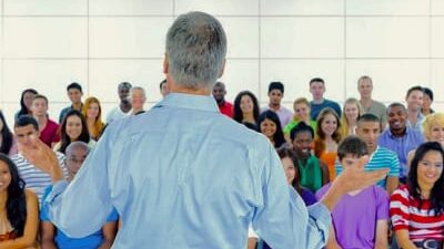 45 frases de despedida para professores que expressam gratidão e carinho