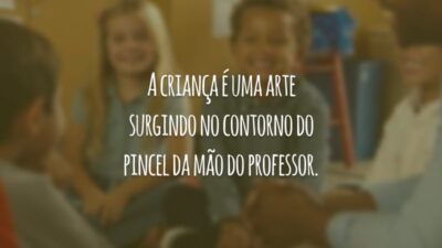 A criança é uma arte surgindo no contorno do pincel da mão do professor.