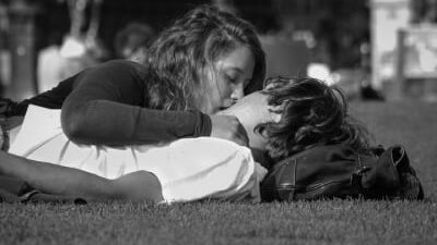 40 frases de amor à primeira vista que celebram esse encontro