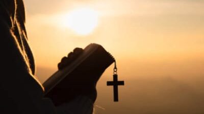 30 frases bíblicas de bom dia para Deus falar com você bem cedo