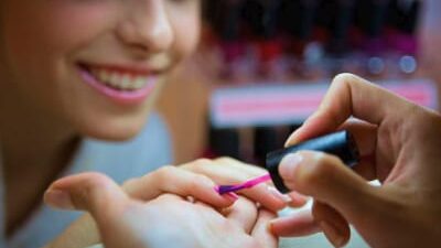 30 frases de manicure para quem está sempre com a unha feita