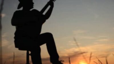45 frases de músicas sertanejas raiz para relembrar os clássicos