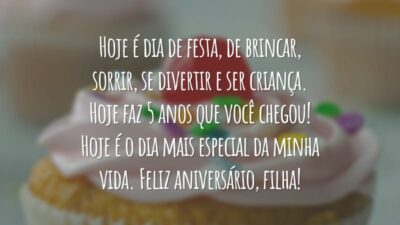 Hoje é dia de festa, de brincar, sorrir, se divertir e ser criança. Hoje faz 5 anos que você chegou! Hoje é o dia mais especial da minha vida. Feliz aniversário, filha!