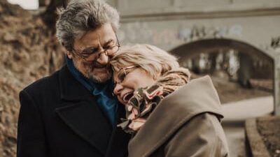 35 frases de aniversário de casamento para amigos que celebram o amor