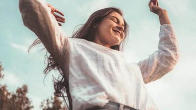 50 frases de alegria e otimismo para buscar o que te faz mais feliz