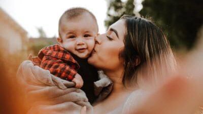 40 frases de colo de mãe que são uma fonte inesgotável de carinho
