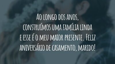 Ao longo dos anos, construímos uma família linda e esse é o meu maior presente. Feliz aniversário de casamento, marido!