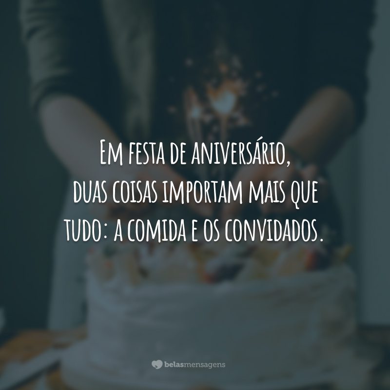 Em festa de aniversário, duas coisas importam mais que tudo: a comida e os convidados.