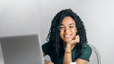 35 frases de otimismo no trabalho para te animar a dar o seu melhor