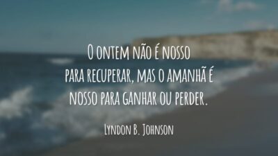 O ontem não é nosso para recuperar, mas o amanhã é nosso para ganhar ou perder.