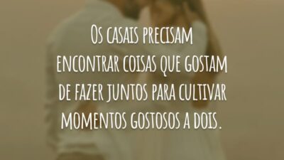 Os casais precisam encontrar coisas que gostam de fazer juntos para cultivar momentos gostosos a dois.