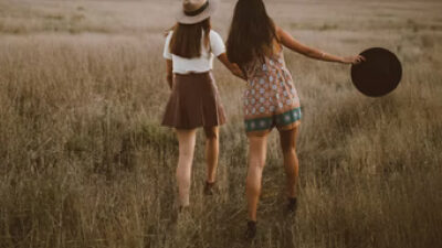 70 frases curtas para amiga que mostram a cumplicidade de vocês