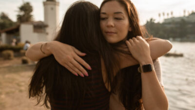 45 frases de despedida de amigos que deixarão saudades