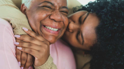 30 frases de desculpa para mãe que mostram todo seu arrependimento