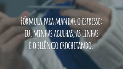 Fórmula para mandar o estresse: eu, minhas agulhas, as linhas e o silêncio crochetando.