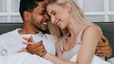 60 frases de casal que expressam o amor vívido entre os dois